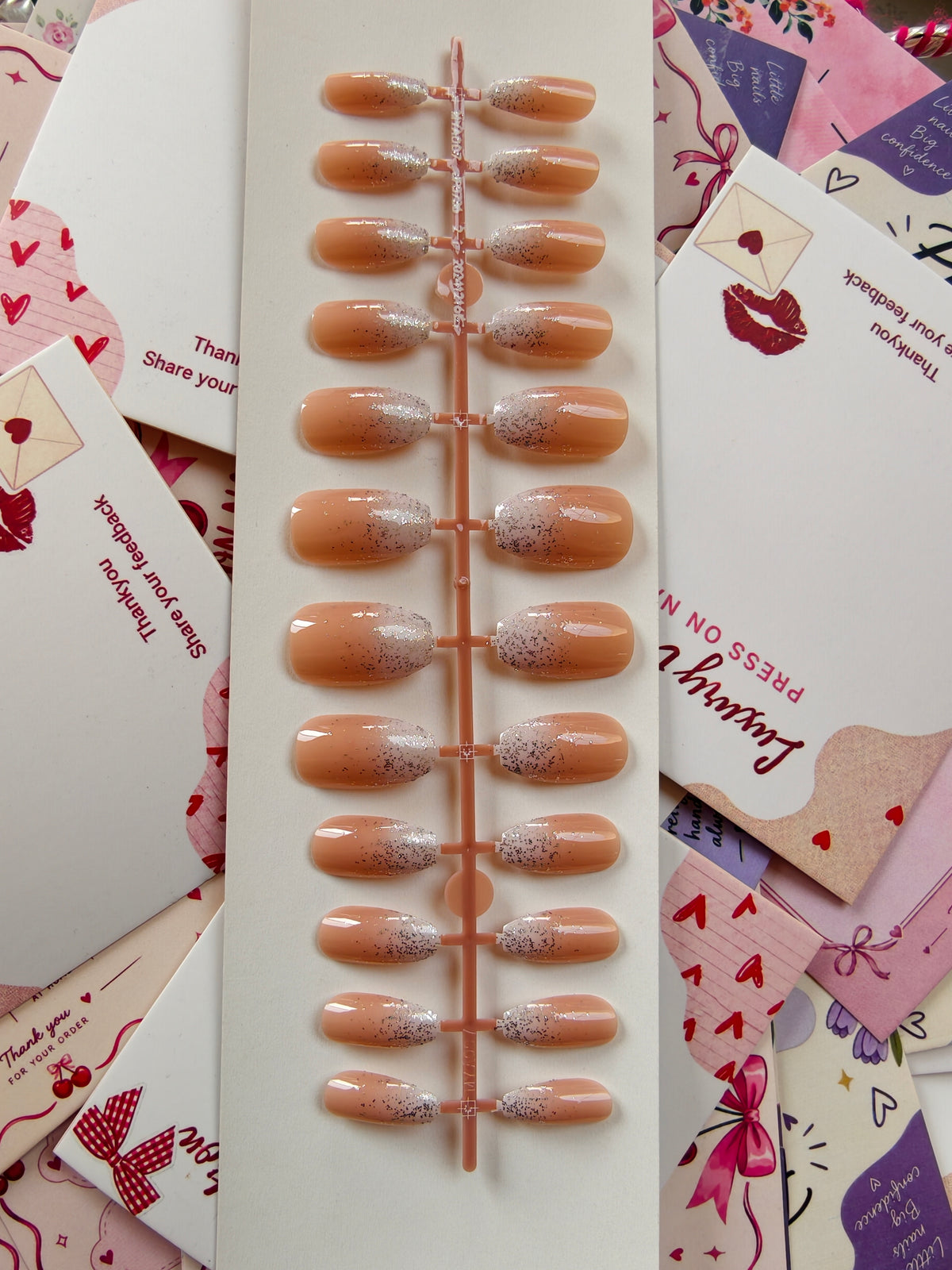 🪩 tips- 24pcs Shimmer nails with application kit