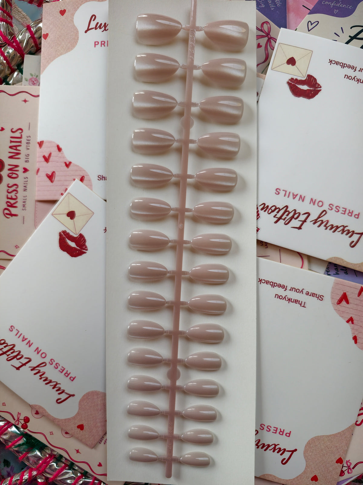 Pink Shine - 30pcs Cat eye Nails with application kit