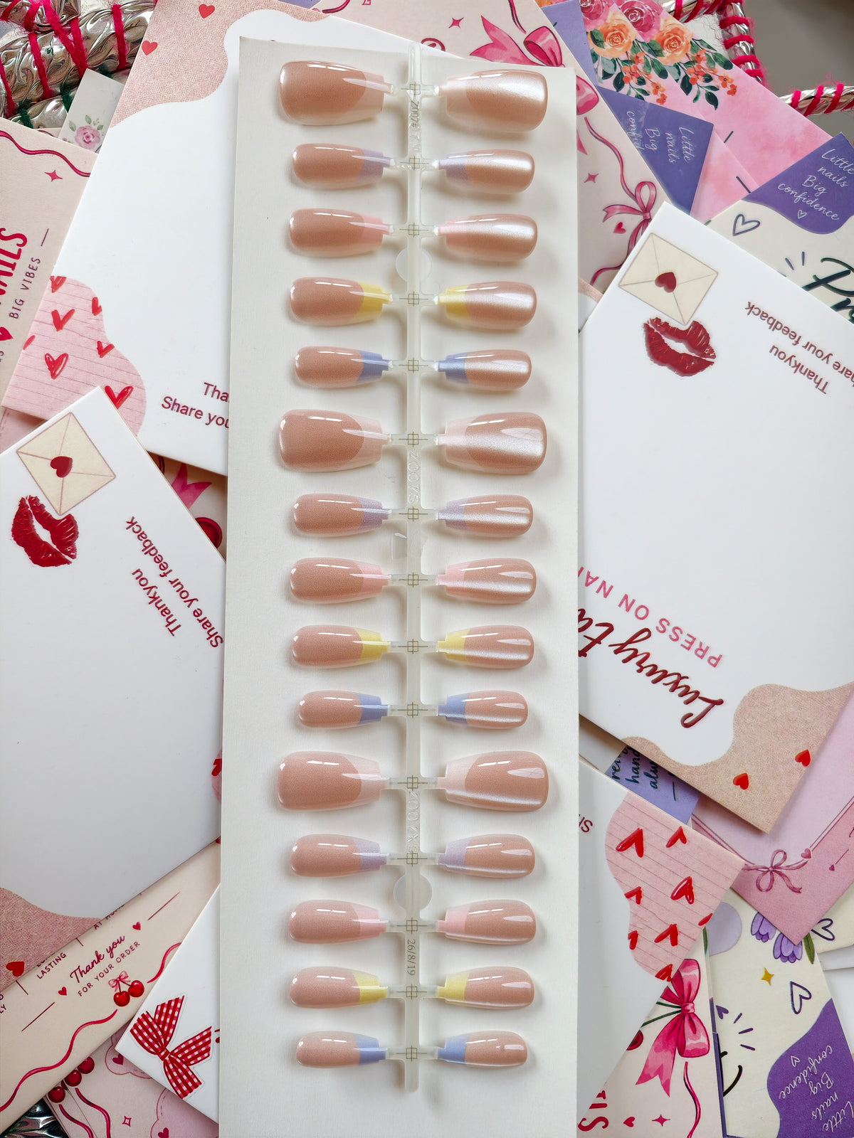 🌈 French- 30pcs Cat eye Nails with application kit