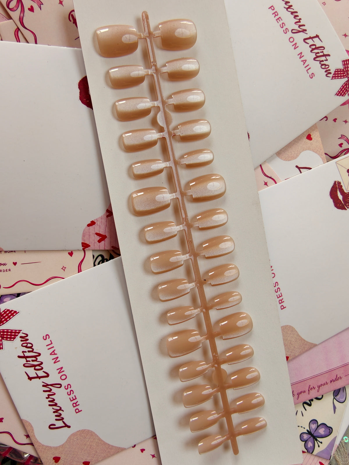 Cashmere Beauty- 30pcs Beigh cat eye Nail set