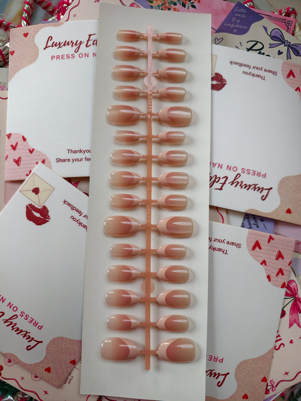 Classic French - 30pcs Cat eye Nails with application kit