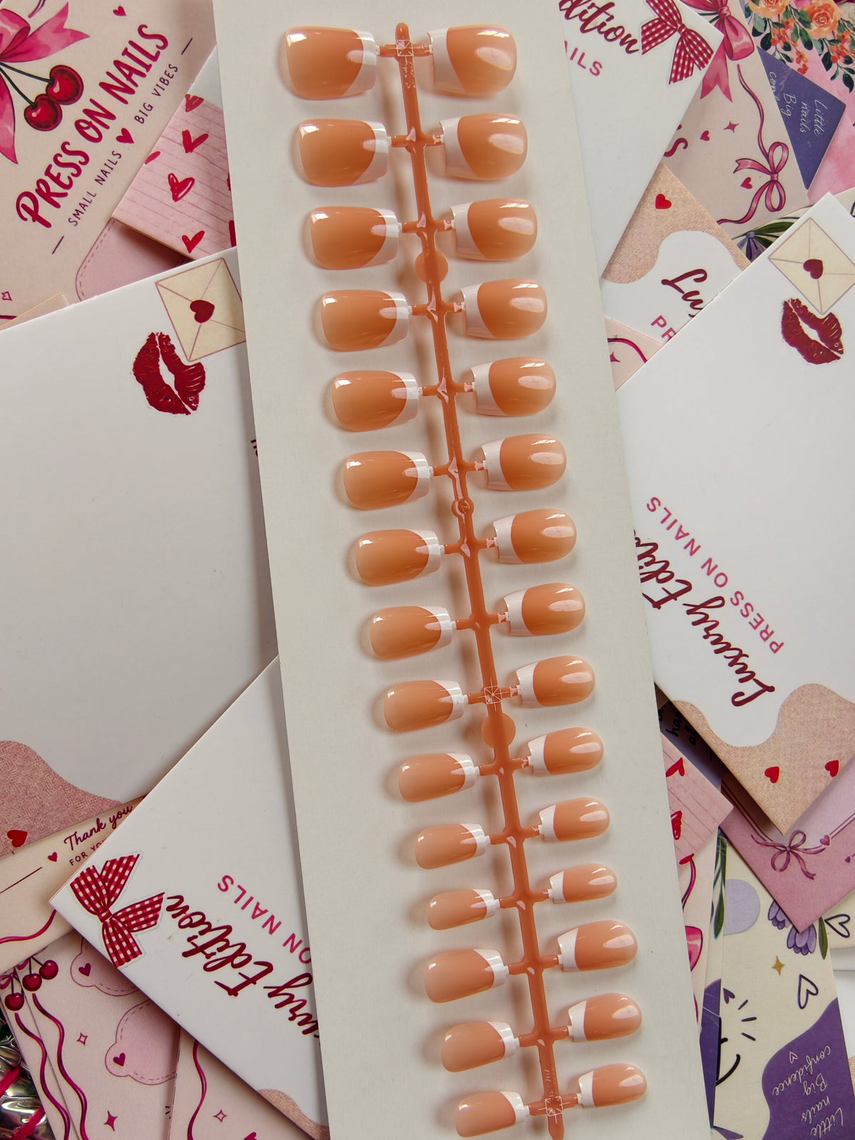 Classic beauty - 30pcs ombre Nails with application kit