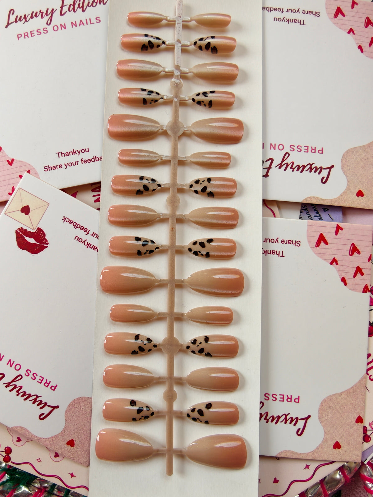 Leopard luxe- 30pcs Nails with application kit